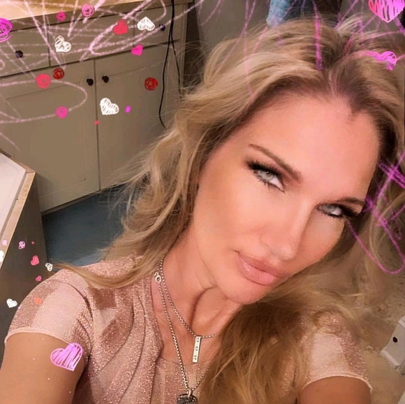 Live shows tag Wednesday  and Thursdays 7pm central - Picture 11 of 16